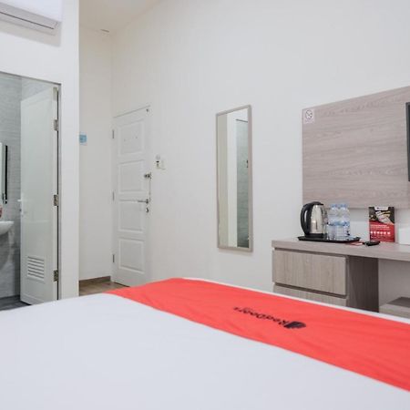 Reddoorz Plus @ Jalan Juanda Medan Buitenkant foto