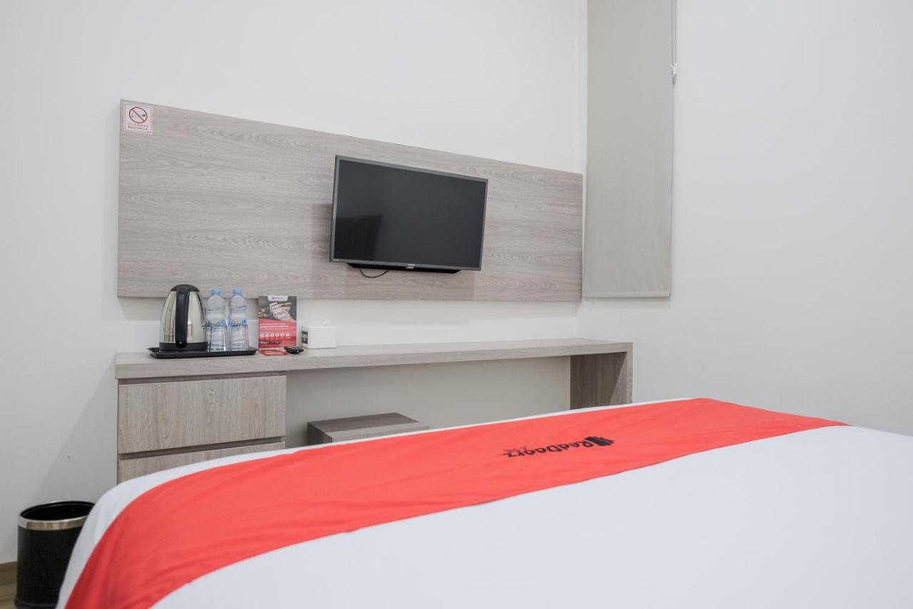 Reddoorz Plus @ Jalan Juanda Medan Buitenkant foto