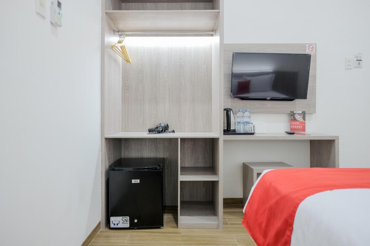 Reddoorz Plus @ Jalan Juanda Medan Buitenkant foto